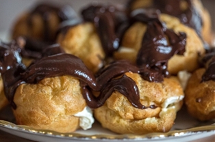 Chocolate Prailine Profiterol 5pk