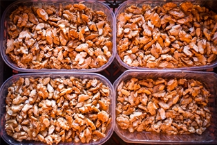 WALNUT HALVES & PIECES (16oz)